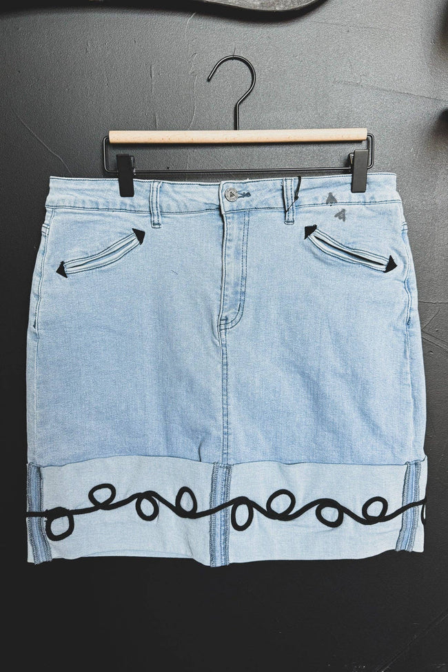 HOWDY HEMLINE SKIRT