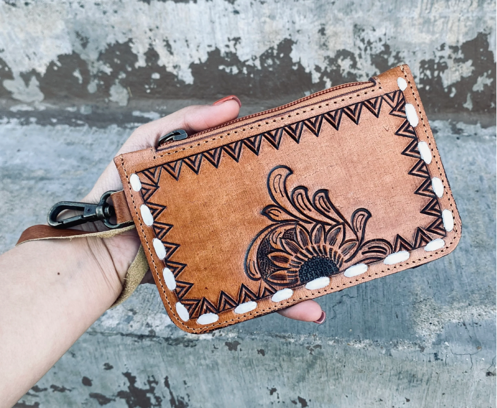 FLOWER TOOLED WRISTLET POUCH